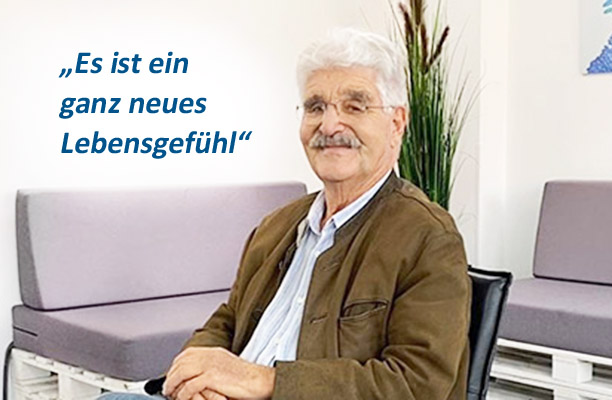 Älterer Herr im AllDent Implantatzentrum Wiesbaden nach Implantat-Eingriff