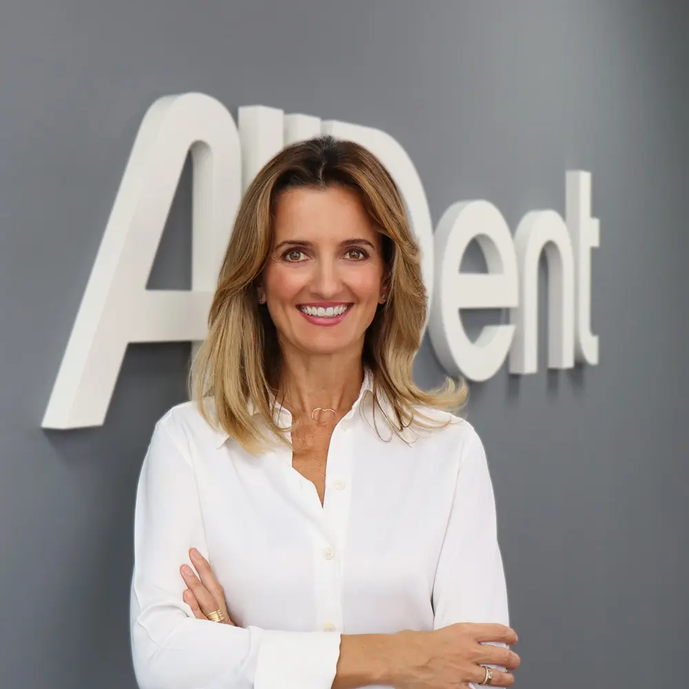 Portrait Geschäftsführerin Ivona Leventic (AllDent Holding)