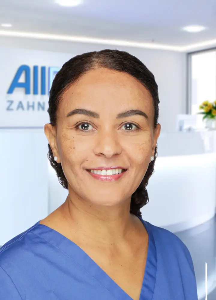 Portrait zahnmedizinische Prophylaxeassistenz Sally Fadel (AllDent Wiesbaden)