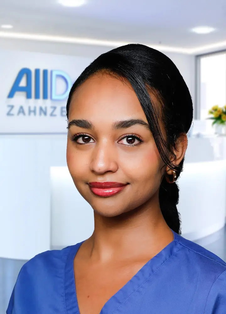 Portrait zahnmedizinische Prophylaxeassistenz Bezawit Nigussi (AllDent Wiesbaden)
