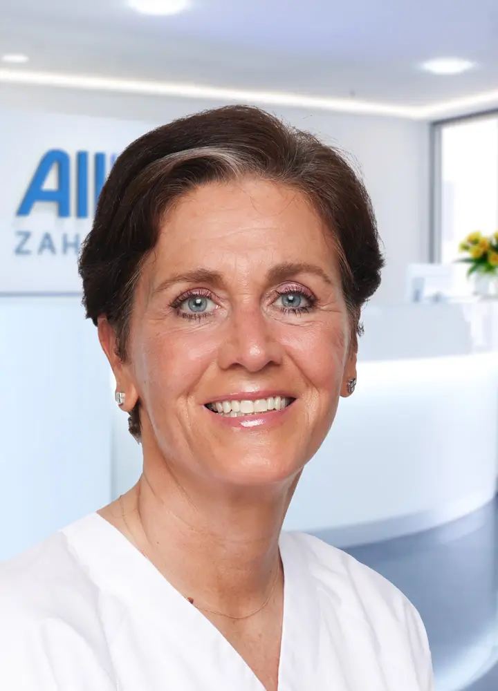 Portrait Oberärztin Katja von Loggerenberg (AllDent Wiesbaden)