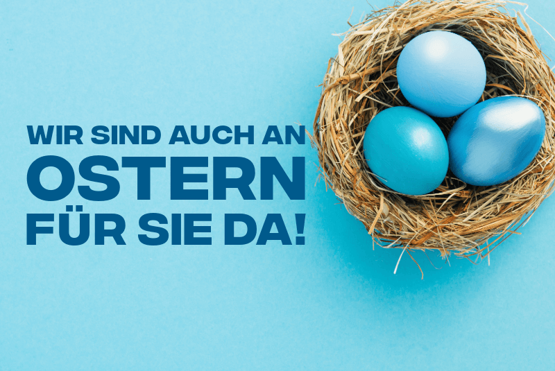 Korb mit drei blauen Ostereiern